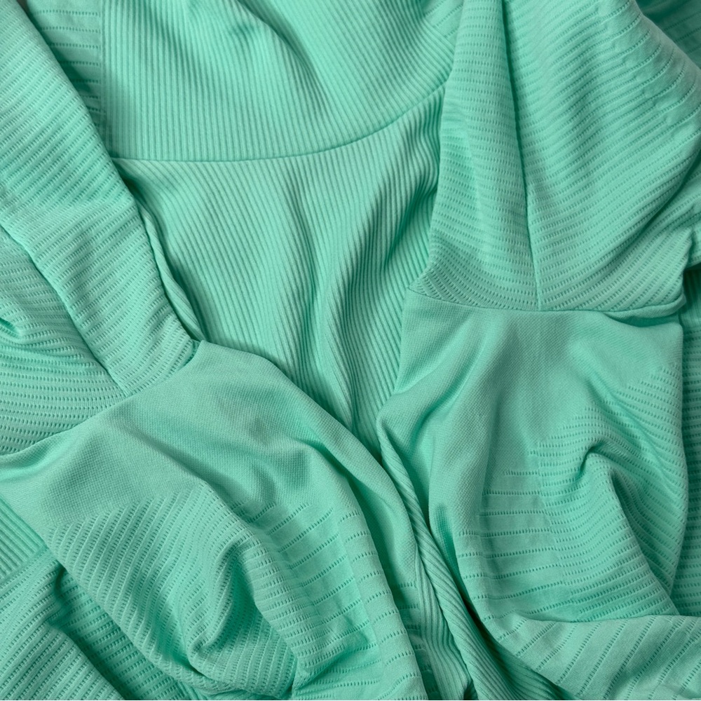 Athleta Aqua Mint Stretch Flurry Blizzard Rib Turtleneck Ribbed Layer Travel Top - Picture 10 of 10